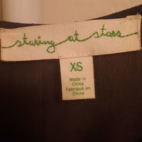 💫💫💫UO STARING AT STARS BLACK BELL SLEEVE COLD SHOULDER TOP XS - Picture 3 of 7